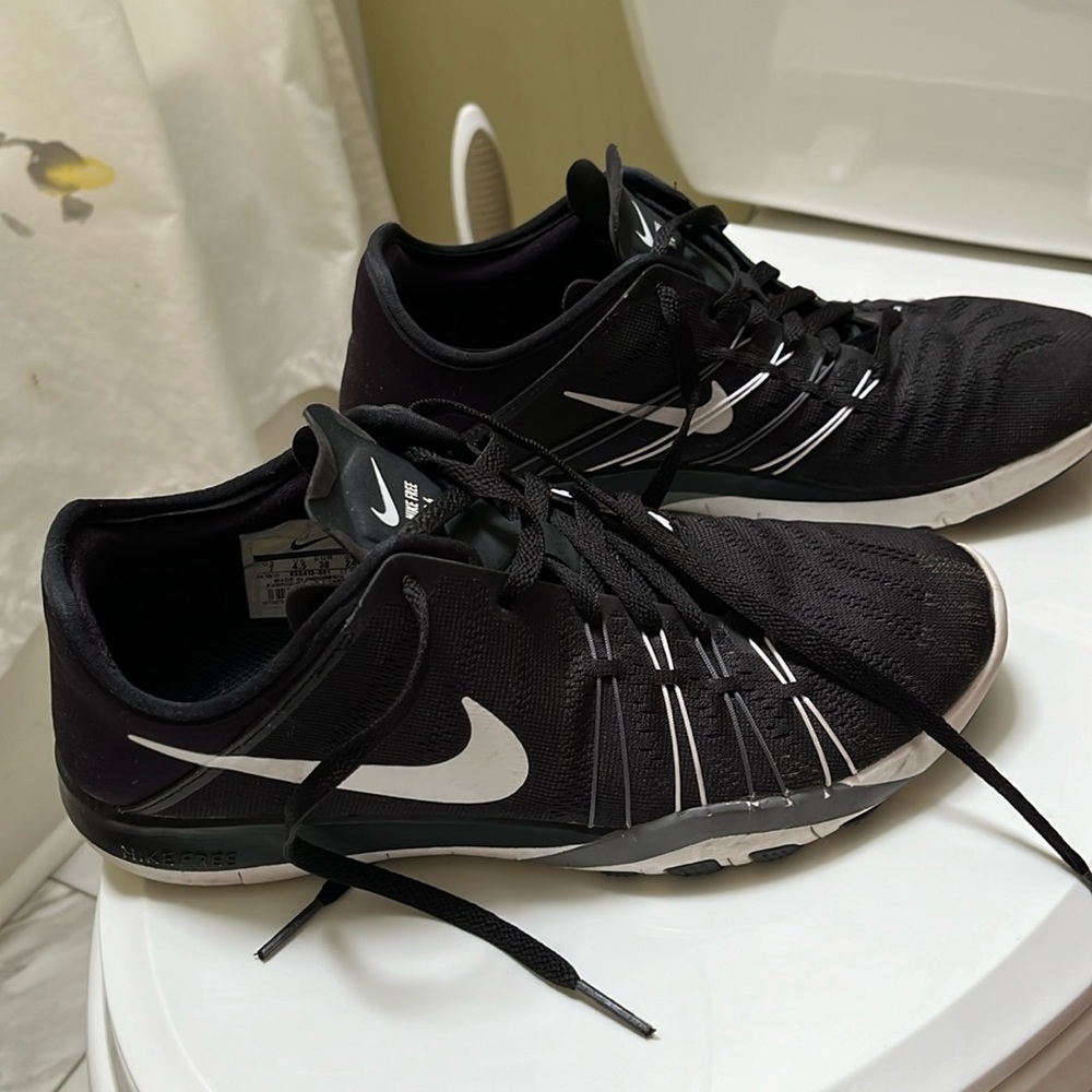 Nike free Tr 6 - women’s size 7, black with white accents